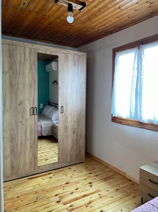 Politis' Wooden House Apartment Vasilikí Exterior foto